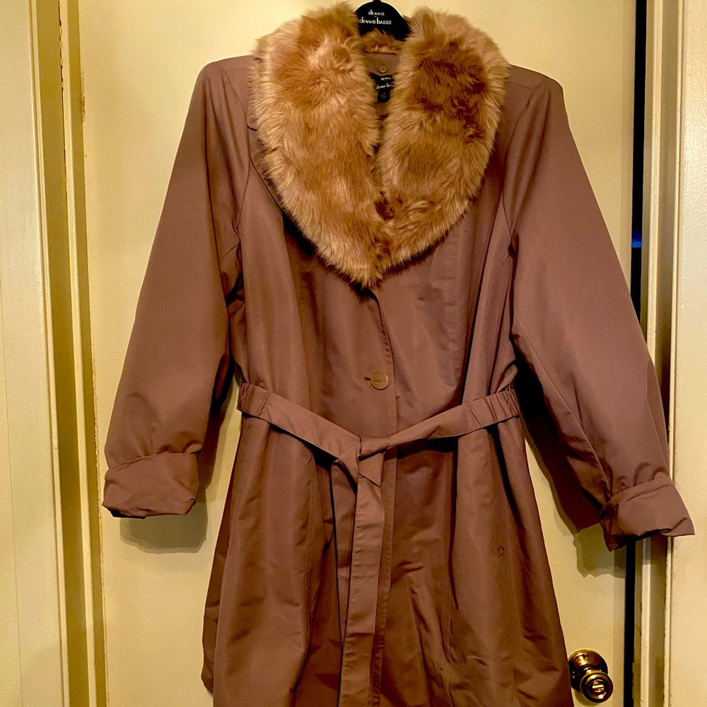 Dennis Basso woman coat with fur collar. 3x - Picture 2 of 3